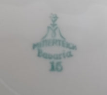 Lade das Bild in den Galerie-Viewer, SUPPENTELLER - Porzellan, Breiter Goldrand Motiv Dekor (BC)