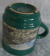 Lade das Bild in den Galerie-Viewer, 2er Set GLÜHWEINTASSEN - Keramik / Steingut, Weihnachtswald Goslar Aufschrift Dorfmarkt Motiv Dekor