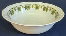 Lade das Bild in den Galerie-Viewer, MITTELGROßE BEILAGEN~ SERVIERSCHÜSSEL - Porzellan, Flora Weinblätter Blatt Trauben Früchte Relief Motiv Dekor
