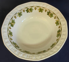 Lade das Bild in den Galerie-Viewer, MITTELGROßE BEILAGEN~ SERVIERSCHÜSSEL - Porzellan, Flora Weinblätter Blatt Trauben Früchte Relief Motiv Dekor