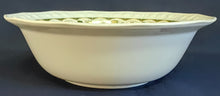 Lade das Bild in den Galerie-Viewer, MITTELGROßE BEILAGEN~ SERVIERSCHÜSSEL - Porzellan, Flora Weinblätter Blatt Trauben Früchte Relief Motiv Dekor