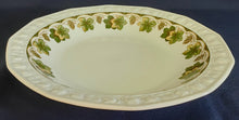 Lade das Bild in den Galerie-Viewer, SUPPENTELLER - Porzellan, Flora Weinblätter Blatt Trauben Früchte Relief Motiv Dekor