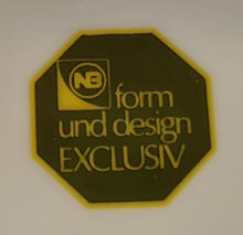 Lade das Bild in den Galerie-Viewer, SUPPENTELLER - Porzellan, Flora Weinblätter Blatt Trauben Früchte Relief Motiv Dekor