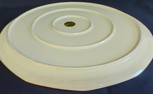 Lade das Bild in den Galerie-Viewer, TORTEN~ SERVIERPLATTE - Porzellan, Flora Weinblätter Blatt Trauben Früchte Relief Motiv Dekor