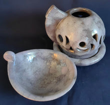 Lade das Bild in den Galerie-Viewer, 3er Set WINDDUFT TEELICHTHALTER - Keramik / Steingut, Farblich Meliertes Durchbrochen Kreise Sichel Dreieck Motiv Dekor