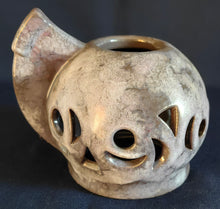 Lade das Bild in den Galerie-Viewer, 3er Set WINDDUFT TEELICHTHALTER - Keramik / Steingut, Farblich Meliertes Durchbrochen Kreise Sichel Dreieck Motiv Dekor