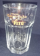 Lade das Bild in den Galerie-Viewer, LONGDRINK~ GETRÄNKEGLAS - Hartglas, Säulen Relief Caipirinha Pitu Aufschrift Motiv Dekor