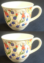 Lade das Bild in den Galerie-Viewer, MOCCA~ KAFFEETASSE "Junbostar" - Porzellan, Goldrand Linien Flora Blumenblüten Pflanzen Motiv Dekor