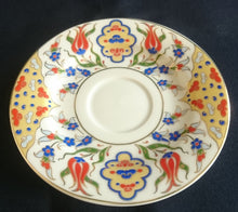 Lade das Bild in den Galerie-Viewer, MOCCA UNTERTASSE "Junbostar" - Porzellan, Goldrand Linien Flora Blumenblüten Pflanzen Motiv Dekor (BC)