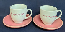 Lade das Bild in den Galerie-Viewer, 12 Teiliges ESPRESSO~ KAFFEESERVICE - Porzellan, Rosa Färbiges Espresso Aufschrift Druck Motiv Dekor