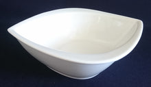 Lade das Bild in den Galerie-Viewer, DESSERTSCHALE - Porzellan, Einfärbige Gerundete Karo Viereck Form Motiv Dekor