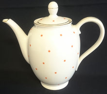 Lade das Bild in den Galerie-Viewer, GROßE KAFFEEKANNE MIT DECKEL "Floss" - Porzellan, Goldrand Linien Punkte Tupfen Kreise Motiv Dekor (BC)