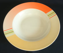 Lade das Bild in den Galerie-Viewer, SUPPENTELLER - Porzellan, Linien Balken Striche Motiv Dekor