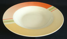 Lade das Bild in den Galerie-Viewer, SUPPENTELLER - Porzellan, Linien Balken Striche Motiv Dekor