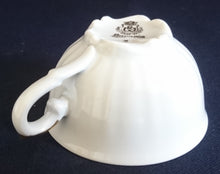 Lade das Bild in den Galerie-Viewer, TEE~ SAMMELTASSE - Porzellan, Goldrand Flora Blatt Blätter Ranken Abstrakt Motiv Dekor