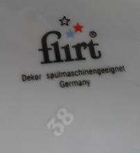 Lade das Bild in den Galerie-Viewer, 3er TEEGEDECK "Flirt" - Porzellan, Flora Blumenblüten Pflanzen Linien Streifen Rand Motiv Dekor