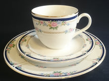 Lade das Bild in den Galerie-Viewer, 2er Set KAFFEETASSEN "Patricia" - Porzellan, Goldrand Flora Rosenblumen Kettenglieder Motiv Dekor