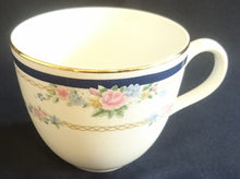 Lade das Bild in den Galerie-Viewer, 2er Set KAFFEETASSEN "Patricia" - Porzellan, Goldrand Flora Rosenblumen Kettenglieder Motiv Dekor