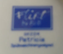 Lade das Bild in den Galerie-Viewer, 2er KAFFEEGEDECK "Patricia" - Porzellan, Goldrand Flora Rosenblumen Kettenglieder Motiv Dekor