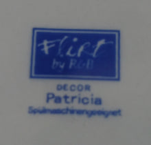 Lade das Bild in den Galerie-Viewer, 2er Set UNTERTASSEN "Patricia" - Porzellan, Goldrand Flora Rosenblumen Kettenglieder Motiv Dekor