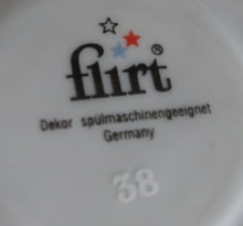 Lade das Bild in den Galerie-Viewer, UNTERTASSE "Flirt" - Porzellan, Punkte Tupfen Linien Streifen Rand Motiv Dekor