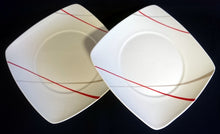 Lade das Bild in den Galerie-Viewer, 2er Set DESSERTTELLER "Novel" - Geometrisches Linien Striche Abstrakt Motiv Quadratische Form Dekor