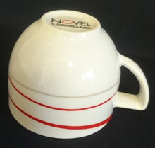 Lade das Bild in den Galerie-Viewer, KAFFEETASSE "Novel" - Geometrisches Linien Striche Abstrakt Motiv Dekor