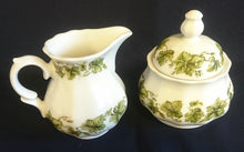 Lade das Bild in den Galerie-Viewer, MILCHKÄNNCHEN - Porzellan, Flora Weinblatt Blätter Pflanzen Ranken Motiv Dekor