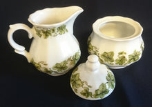 Lade das Bild in den Galerie-Viewer, MILCHKÄNNCHEN - Porzellan, Flora Weinblatt Blätter Pflanzen Ranken Motiv Dekor