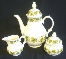 Lade das Bild in den Galerie-Viewer, MILCHKÄNNCHEN - Porzellan, Flora Weinblatt Blätter Pflanzen Ranken Motiv Dekor