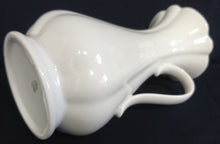 Lade das Bild in den Galerie-Viewer, BLUMENVASEN ~KRUG - Porzellan, Einfärbig Senkrechte Relief Wölbungen Motiv Dekor