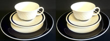 Lade das Bild in den Galerie-Viewer, 2er Set 3er KAFFEEGEDECK - Fine China Porzellan, Karo Relief Echt Kobalt Breite Linien Balken Motiv Dekor (BC)