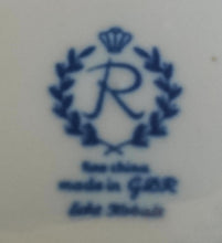 Lade das Bild in den Galerie-Viewer, 2er Set UNTERTASSEN - Fine China Porzellan, Echt Kobalt Klassisch Zweifarbig Dekor