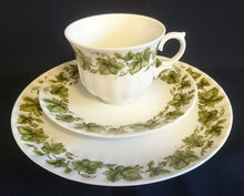 Lade das Bild in den Galerie-Viewer, 2er Set DESSERTTELLER - Porzellan, Flora Weinblatt Blätter Pflanzen Ranken Motiv Dekor