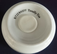 Lade das Bild in den Galerie-Viewer, 3er Set FRÜHSTÜCKSTABLETT MIT GETRÄNKEBECHER & TEELÖFFEL "Totally Tea" - Porzellan & Edelstahl 18/0, Flora Fauna Geometrisch Abstrakt Vögel Pflanzen Motiv Dekor, Michaela Koch Design