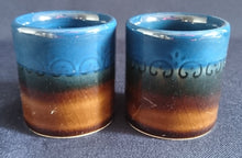 Lade das Bild in den Galerie-Viewer, 5er Set GETRÄNKEBECHER -KURZE / SHOTS "Brotzeit" "Studio Linie" - Keramik / Steingut, Antikes Abstraktes Kreise Striche Blüten Motiv Dekor, Bjön Wiinblad Design (BC)