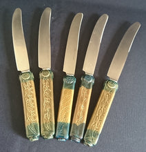 Lade das Bild in den Galerie-Viewer, TAFELMESSER "Studio Linie" "Brotzeit" - Edelstahl 18/0 & Keramik / Steingut, Antikes Abstraktes Holzartiges Meliertes Motiv Dekor