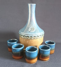 Lade das Bild in den Galerie-Viewer, 2er Set GETRÄNKEBECHER -KURZE / SHOTS "Brotzeit" "Studio Linie" - Keramik / Steingut, Antikes Abstraktes Kreise Striche Blüten Motiv Dekor, Bjön Wiinblad Design (BC)