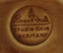 Lade das Bild in den Galerie-Viewer, ÖL FLÄSCHCHEN OHNE VERSCHLUß "Brotzeit" "Studio Linie" - Keramik / Steingut, Antikes Abstraktes Kreise Striche Blüten Motiv Dekor, Bjön Wiinblad Design (BC)