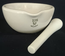 Lade das Bild in den Galerie-Viewer, 2er Set MÖRSER MIT STÖSSEL - Porzellan, Reinweiß Klassisches Einfärbiges Motiv Zeichen Aufschrift Dekor