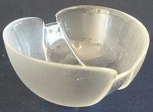 Lade das Bild in den Galerie-Viewer, MÜSLI~ SALATSCHÜSSEL "Paso Doble" - Hartglas, Klar Mattiertes Geschliffenes Motiv Dekor, Stuart Garfoot Design
