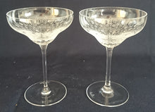 Lade das Bild in den Galerie-Viewer, LIKÖR GETRÄNKEGLAS "Studio Linie" - Kristallglas, Geometrisches Abstraktes Punkte Tupfen Punkte Motiv Schliff Dekor