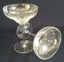 Lade das Bild in den Galerie-Viewer, 2er Set LIKÖR GETRÄNKEGLÄSER "Studio Linie" - Kristallglas, Geometrisches Abstraktes Punkte Tupfen Punkte Motiv Schliff Dekor (BC)