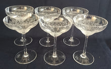 Lade das Bild in den Galerie-Viewer, 2er Set LIKÖR GETRÄNKEGLÄSER "Studio Linie" - Kristallglas, Geometrisches Abstraktes Punkte Tupfen Punkte Motiv Schliff Dekor (BC)