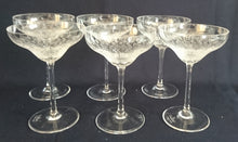 Lade das Bild in den Galerie-Viewer, 2er Set LIKÖR GETRÄNKEGLÄSER "Studio Linie" - Kristallglas, Geometrisches Abstraktes Punkte Tupfen Punkte Motiv Schliff Dekor (BC)