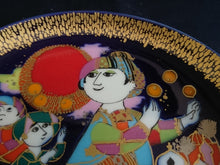 Lade das Bild in den Galerie-Viewer, 2er Set WAND SAMMELTELLER "Studio Linie" "Aladin und die Wunderlampe I & II" - Porzellan, Märchen Geschichte Gold Dekor, Björn Wiinblad Design