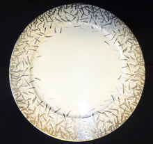 Lade das Bild in den Galerie-Viewer, HOCHZEITSPLATZTELLER "Studio Line" - Porzellan, Abstrakt Striche Linien Muster Aufschrift Motiv Dekor