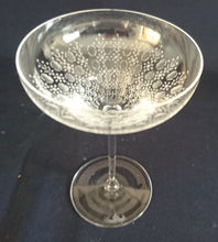 Lade das Bild in den Galerie-Viewer, 6er Set LIKÖR GETRÄNKEGLÄSER "Studio Linie" - Kristallglas, Geometrisches Abstraktes Punkte Tupfen Punkte Motiv Schliff Dekor (BC)