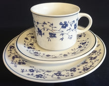 Lade das Bild in den Galerie-Viewer, 2er Set DESSERTTELLER - Keramik / Steingut, Flora Blumenblüten Ranken Pflanzen Blatt Blätter Motiv Dekor