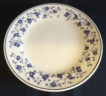 Lade das Bild in den Galerie-Viewer, DESSERTTELLER - Keramik / Steingut, Flora Blumenblüten Ranken Pflanzen Blatt Blätter Motiv Dekor